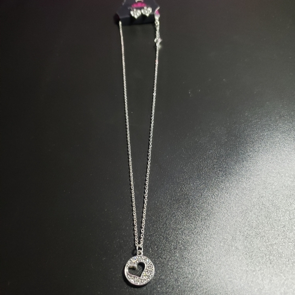 New paparazzi silver tone matching heart pendant necklace and earrings set